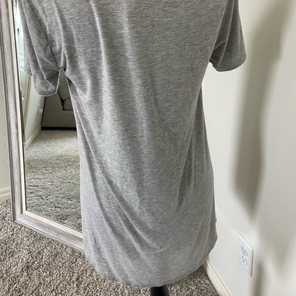 Gray Agnes & Dora tunic top. Small - Picture 2 of 2